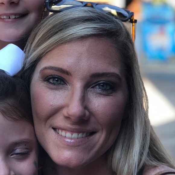 Profile Picture of Anna Kaylor (@annakaylor) on Poshmark