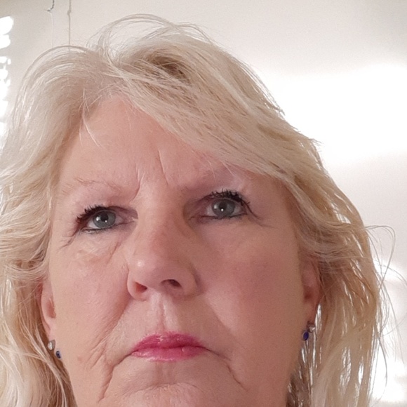 Profile Picture of Sharon Archinal (@sharonarchinal) on Poshmark