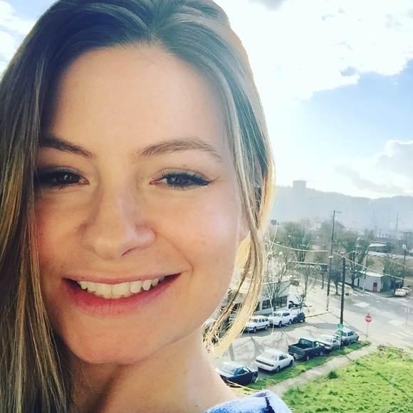 Profile Picture of Adrienne Matosich (@ambubbly) on Poshmark