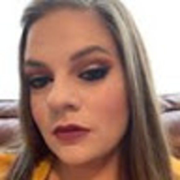 Profile Picture of Cassandra Whitworth (@casswhit89) on Poshmark