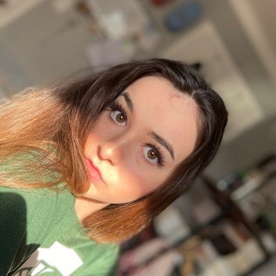 Profile Picture of Joslyn (@joslyn_renee) on Twitter