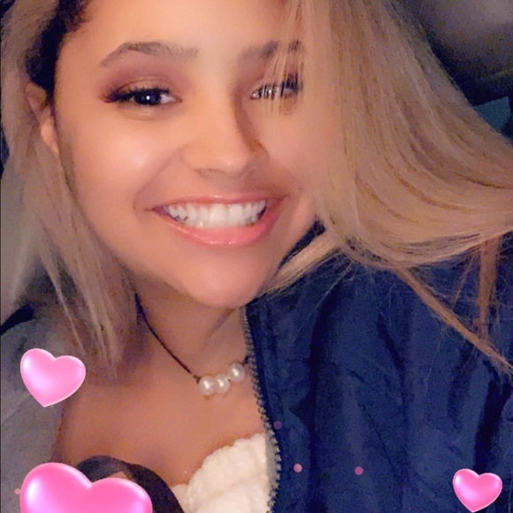 Profile Picture of Bre Mazion (@bmazion) on Poshmark