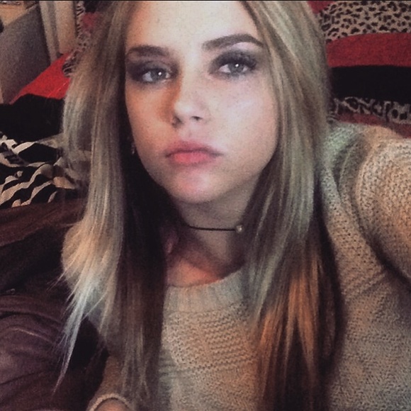 Profile Picture of Savannah Highnote (@savsweezy) on Poshmark