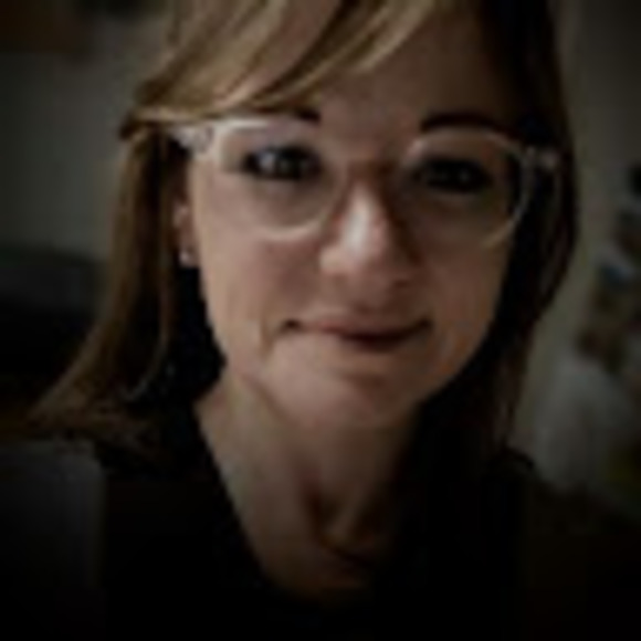 Profile Picture of Anne michaele Craig (@mackie1284) on Poshmark