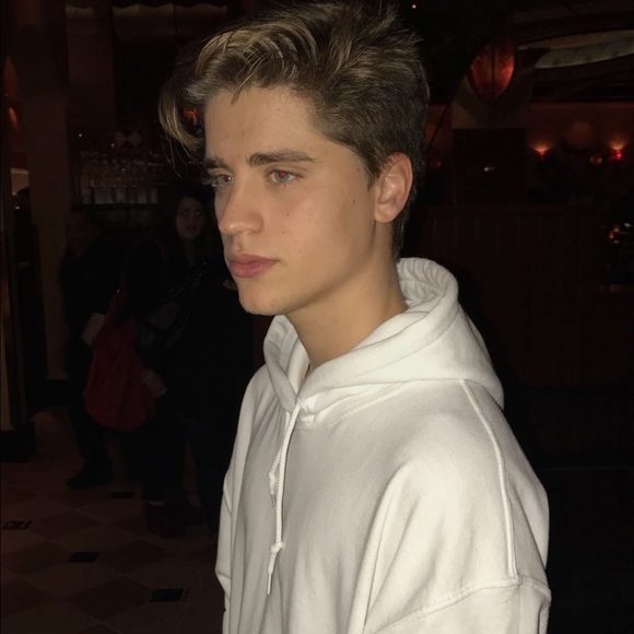 Profile Picture of Yesenia Gabriel (@wxcm123) on Poshmark