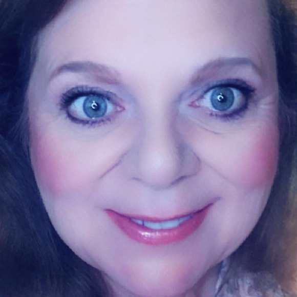 Profile Picture of Carol Wilshire (@carolbob131313) on Poshmark