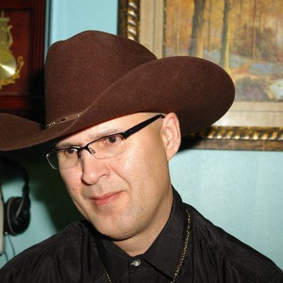 Profile Picture of Daniel S. Shave (@watchdandelion) on Twitter