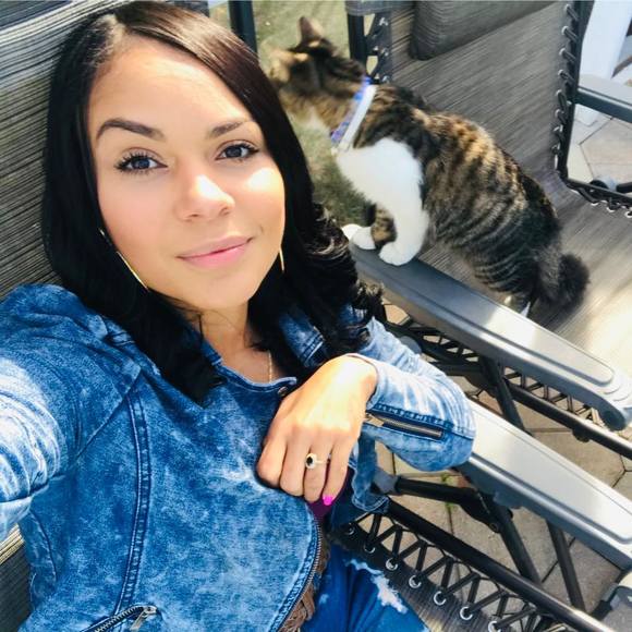 Profile Picture of Ruth Lamorte (@ruthlamorte) on Poshmark