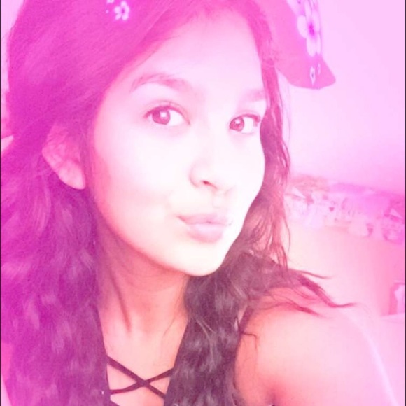 Profile Picture of Daniela Frias (@daniela_xdrake) on Poshmark