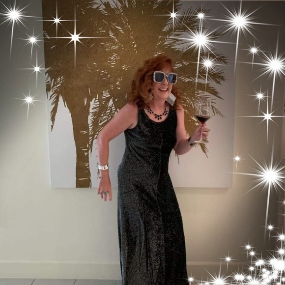 Profile Picture of Terri Rovarino (@terrirovarino) on Poshmark