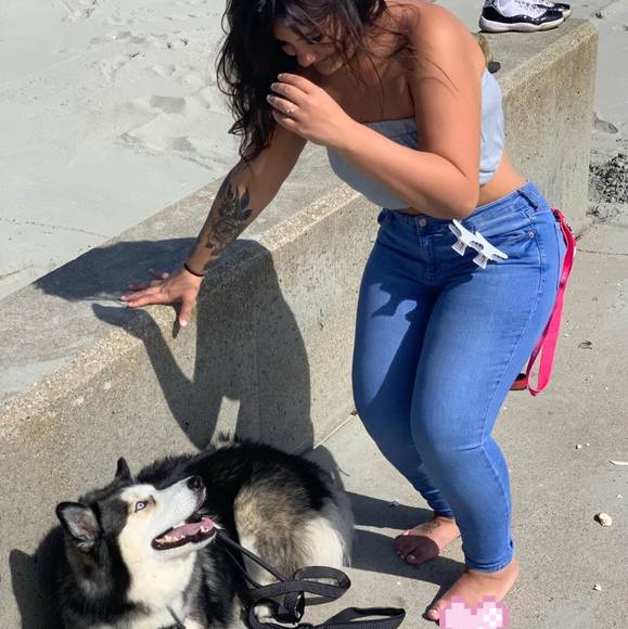 Profile Picture of Alanna Pavao (@alannamelopavao) on Poshmark