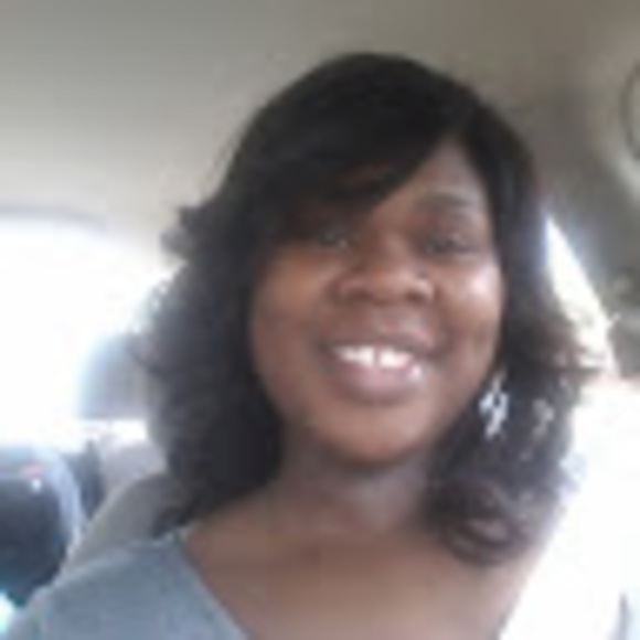 Profile Picture of Chenavia Thomas (@yadywhoody) on Poshmark