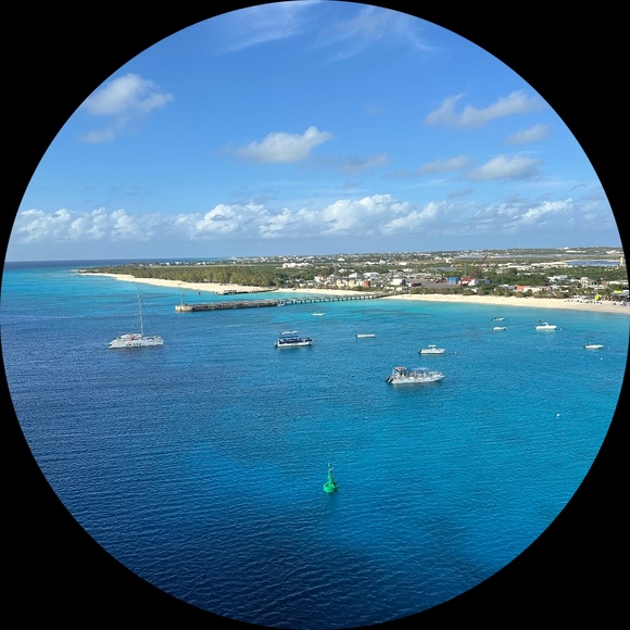 Profile Picture of Jessica Maroszek (@jmkohlbs) on Poshmark