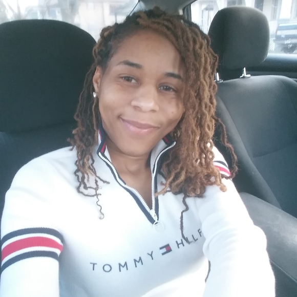Profile Picture of Necia Perry (@n3ci) on Poshmark