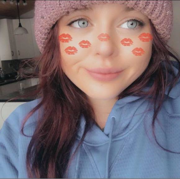 Brenna Headman - Poshmark Profile Picture of Brenna Headman (@brennaheadman) on Poshmark