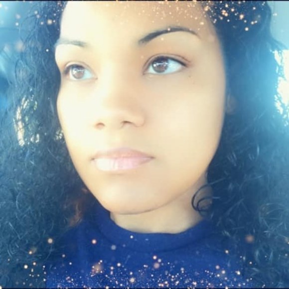 Profile Picture of Ashley Kay (@mekayla_brand) on Poshmark