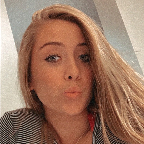 Profile Picture of Carly Oâ€™connor (@carlyoconnor19) on Poshmark