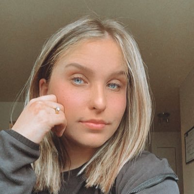 Profile Picture of Amelioooo (@Emilia_Araujo_) on Twitter