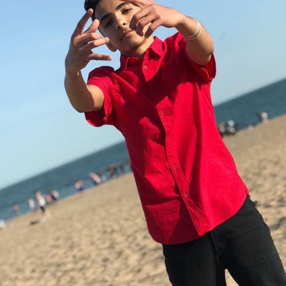 Profile Picture of Akrum Shaham (@akrumshaham) on Poshmark