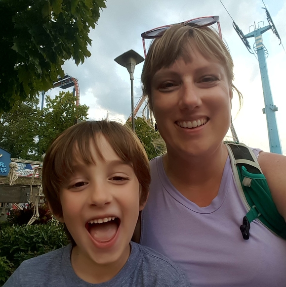 Profile Picture of Mel Farone (@mmfarone) on Poshmark