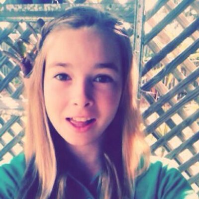Profile Picture of Lara Andrews (@dinosuars459) on Twitter