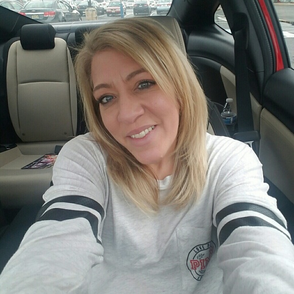 Profile Picture of Jamie Spero (@jamiesp8) on Poshmark