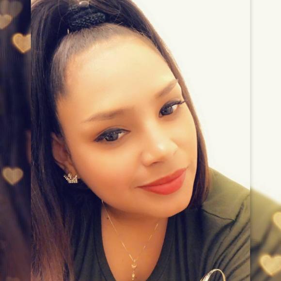 Profile Picture of Lineth Martinez (@lineth_2012) on Poshmark