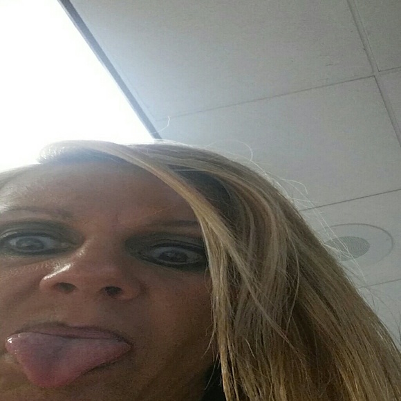 Profile Picture of Sarah Rice (@sarahloe) on Poshmark