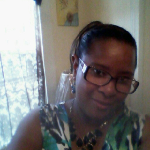 Profile Picture of Zoraida Ortiz (@zoryortiz) on Poshmark