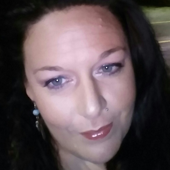 Profile Picture of Carrie Lamar (@thelamars) on Poshmark