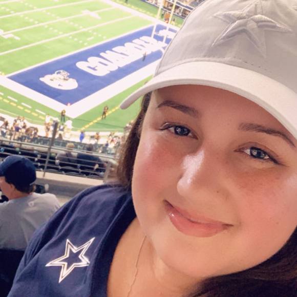 Profile Picture of Cynthia Davis (@cyrosa1992) on Poshmark