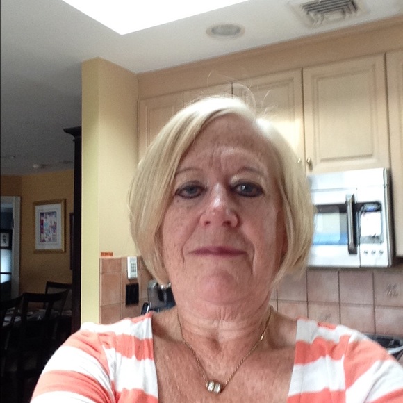 Profile Picture of Phyllis Reiss (@bubbyphyllis) on Poshmark