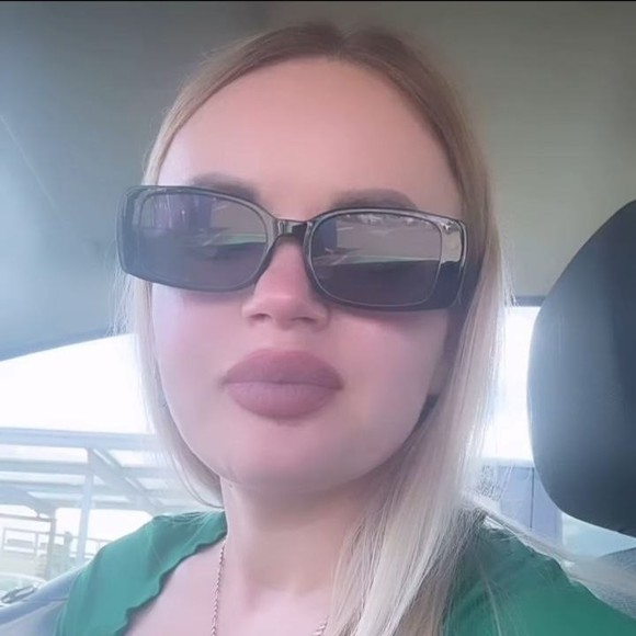 Profile Picture of Ellen George (@ges239768) on Poshmark