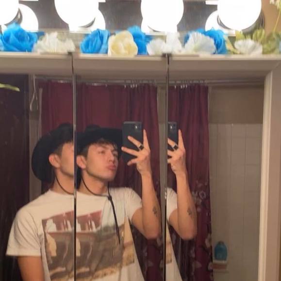 Profile Picture of Genaro Perez (@gmaperez0709) on Poshmark