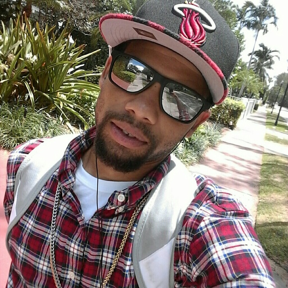 Profile Picture of Brandon Jackson (@gomodefetti) on Poshmark