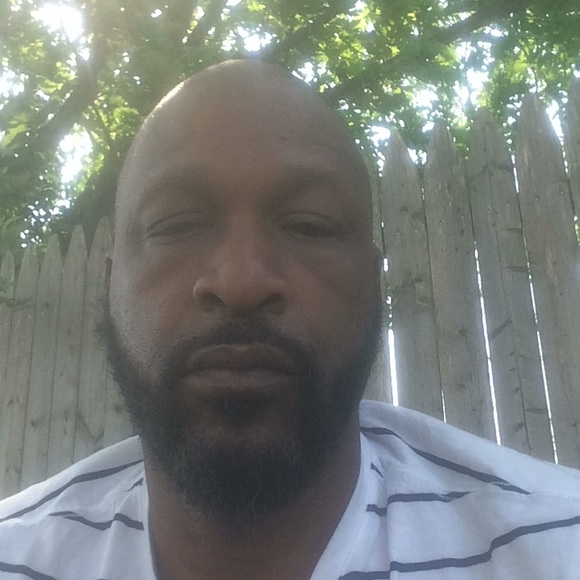 Profile Picture of Randall Allen (@bykue123) on Poshmark