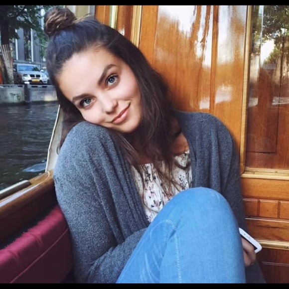 Profile Picture of Greer Gustavson (@greergustav) on Poshmark