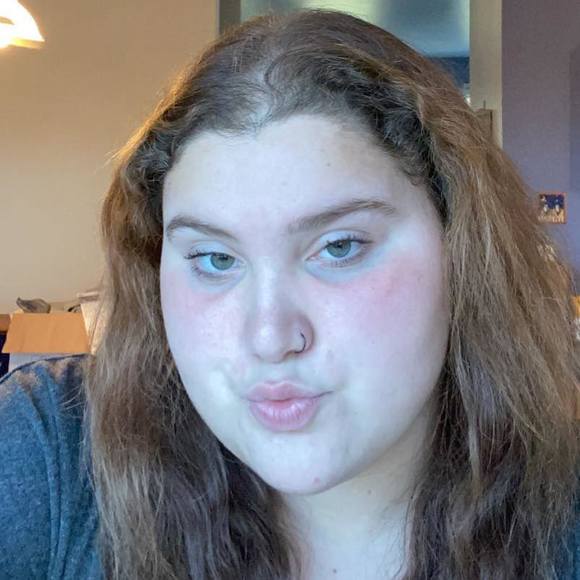 Profile Picture of Laynee Kitchell (@layneekitchell) on Poshmark