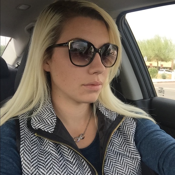 Profile Picture of Bethany Seiley (@txqueenb) on Poshmark