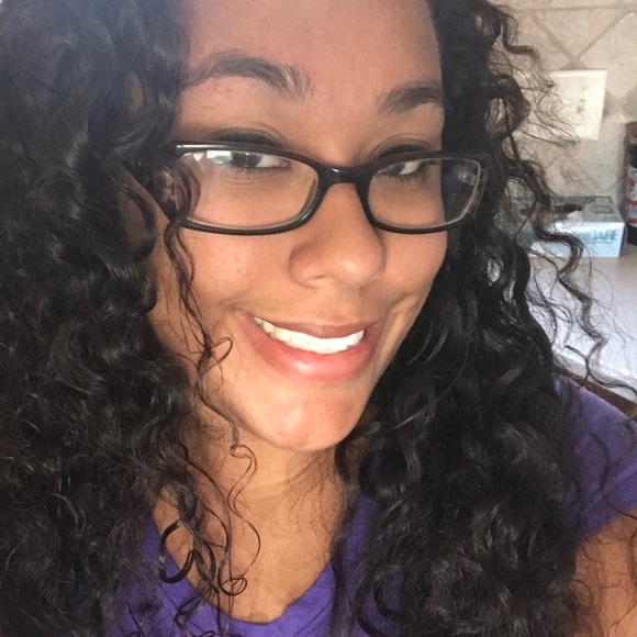 Profile Picture of Ashley Hidalgo (@amarie123011) on Poshmark