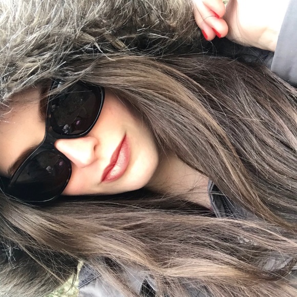 Profile Picture of Gabriela Wadskier (@g_wadskier) on Poshmark