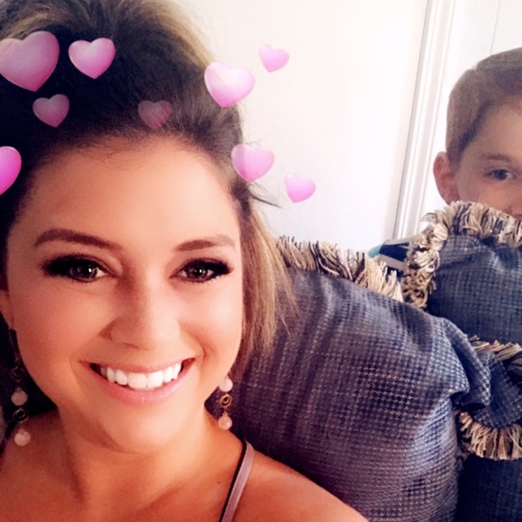 Profile Picture of Haley Mullinax (@haleym384) on Poshmark