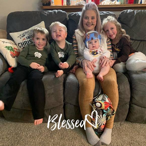 Robin Jastorff - Poshmark Profile Picture of Robin Jastorff (@roboandwawa) on Poshmark