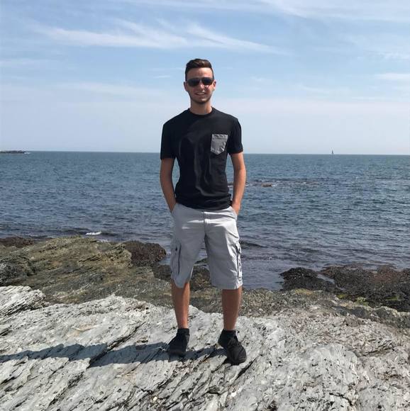 Profile Picture of Stephen Davia (@sjdavia1321) on Poshmark