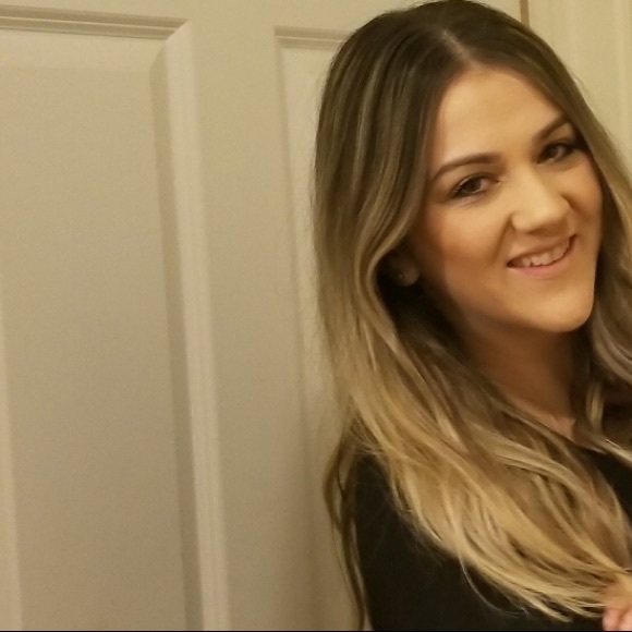 Profile Picture of R Ajanovic (@rajanovic) on Poshmark