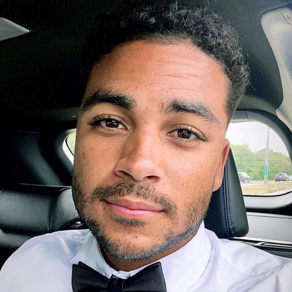 Darren Chénier - Poshmark Profile Picture of Darren Chénier (@darrencw) on Poshmark