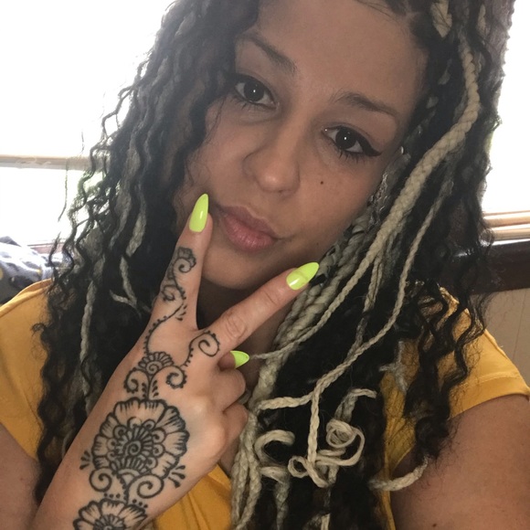 Profile Picture of Lorane Martinez (@loranemartinez) on Poshmark