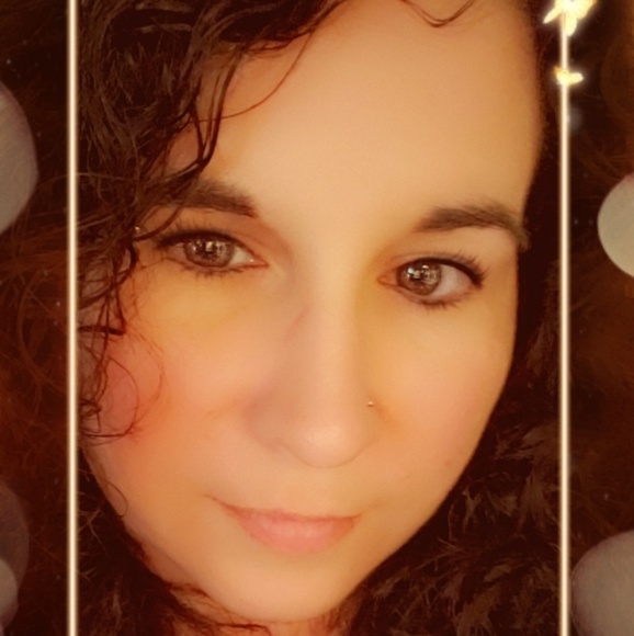 Profile Picture of Sandra Heath (@sandra_heath) on Poshmark