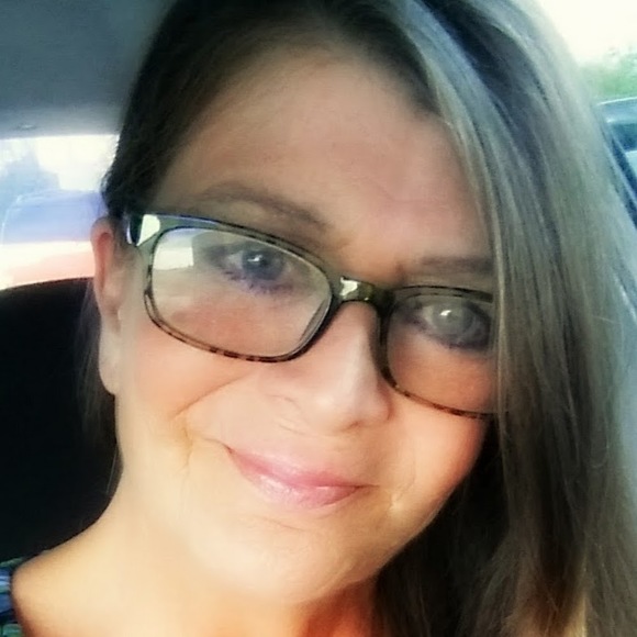 Sandy Stengel - Poshmark Profile Picture of Sandy Stengel (@sgstengel) on Poshmark