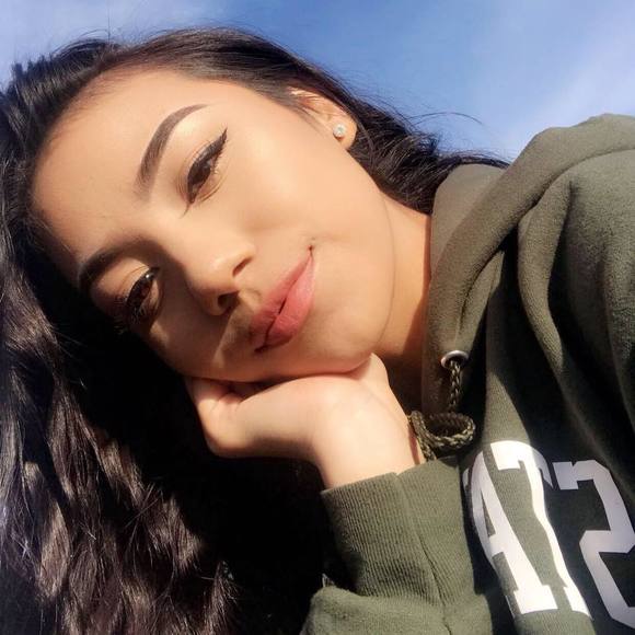 Profile Picture of Allison Jimenez (@allisonayona_) on Poshmark
